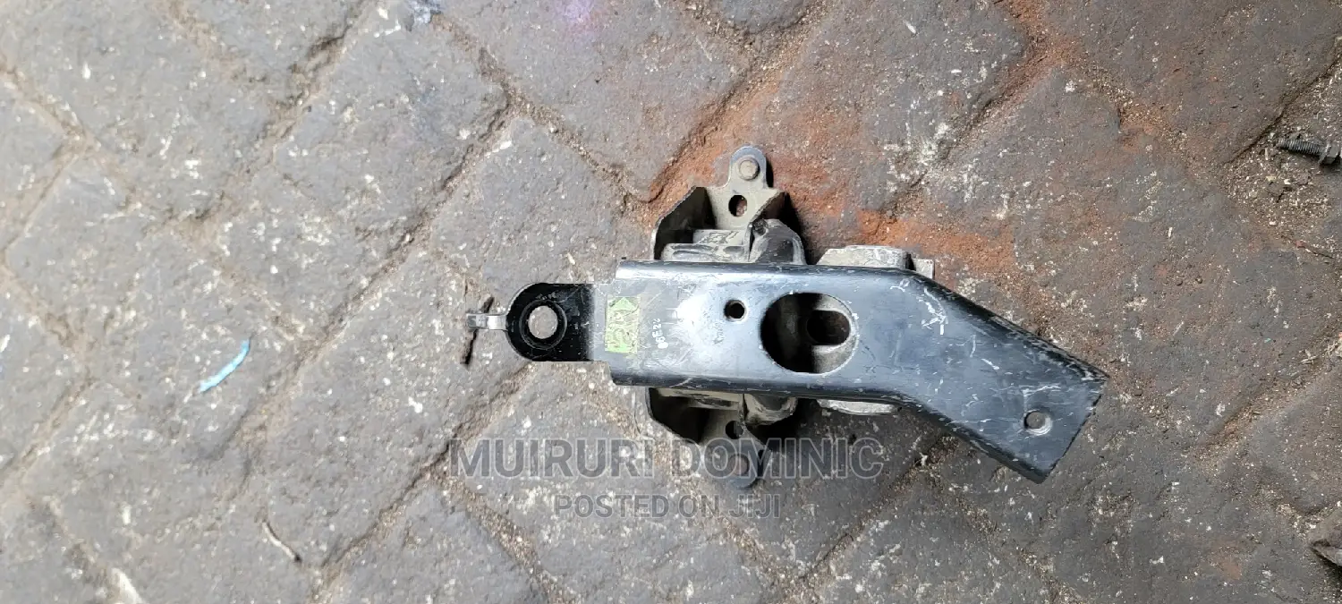Vitz,Belta Gearbox Mount