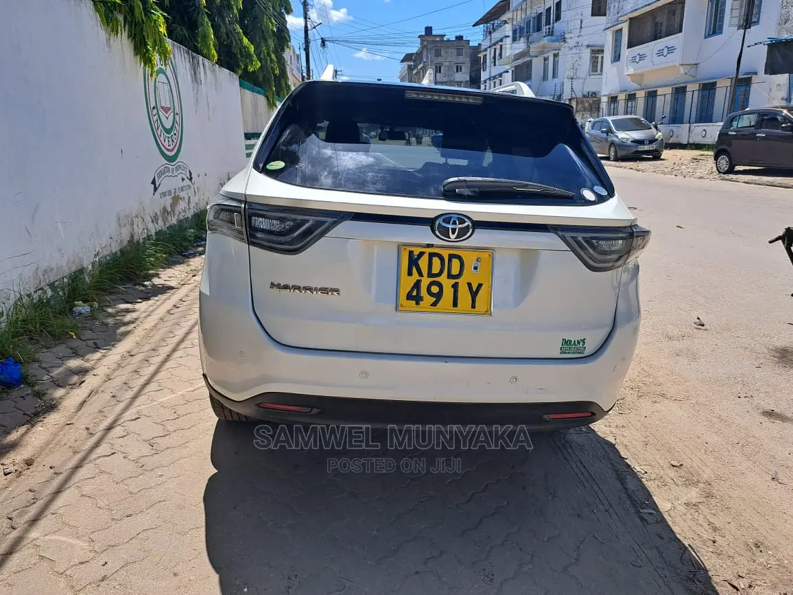 Toyota Harrier 2.0 4WD 2014 White