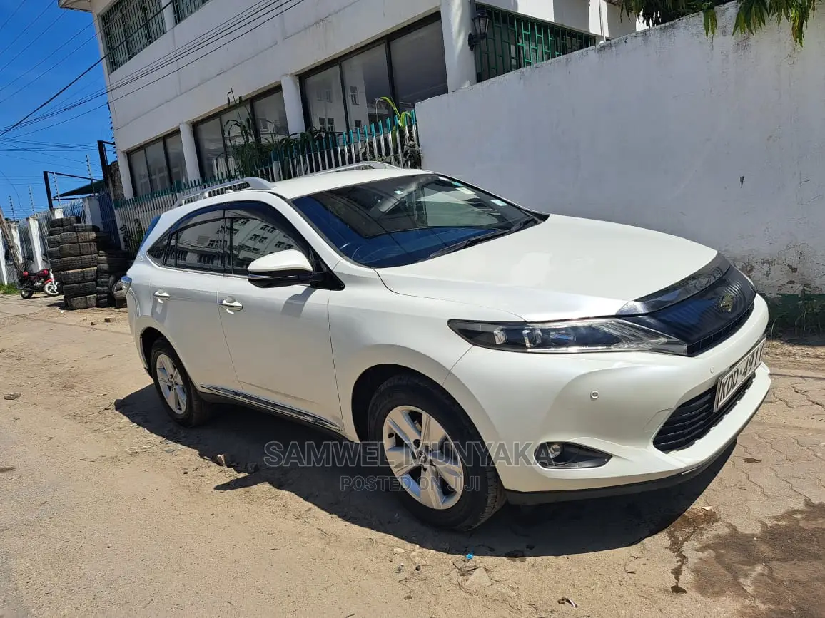Toyota Harrier 2.0 4WD 2014 White