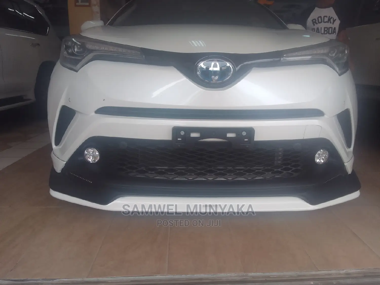 Toyota C-HR XLE FWD Sport Utility (2.0L 4cyl 2AM) 2018 White