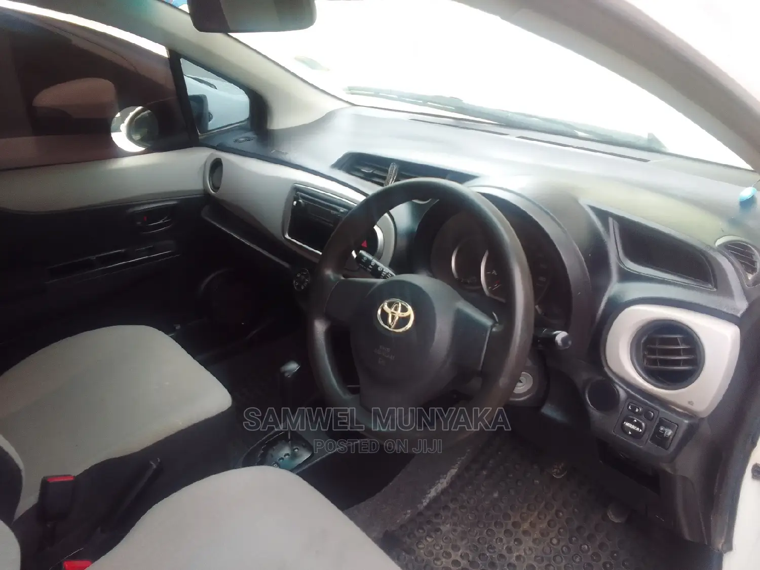 Toyota Vitz 1.3 AWD 3dr 2014 White
