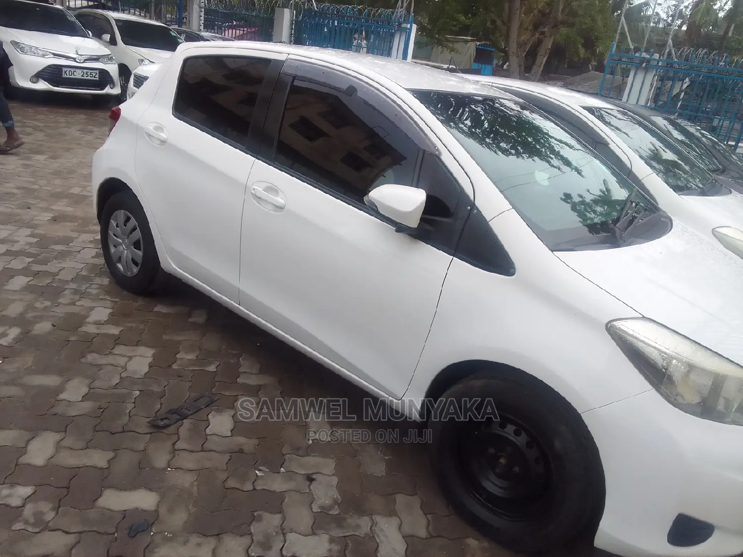 Toyota Vitz 1.3 AWD 3dr 2014 White