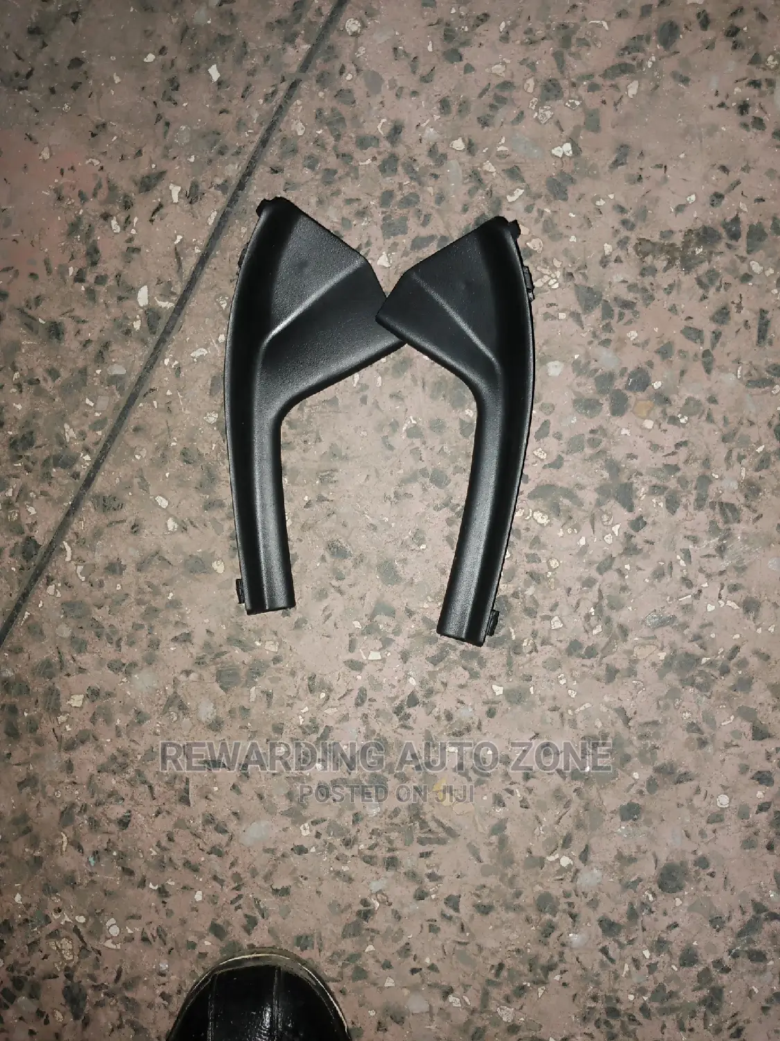 Nissan Tiida Windscreen Finisher 2010.