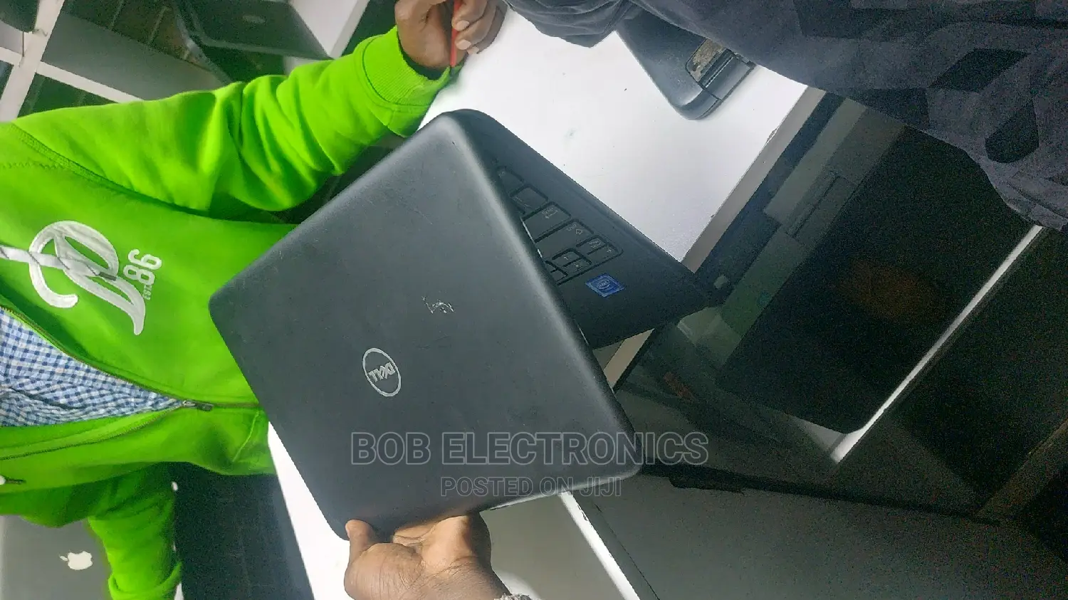Laptop Dell Inspiron 13 7000 4GB Intel Pentium HDD+SSD 320GB