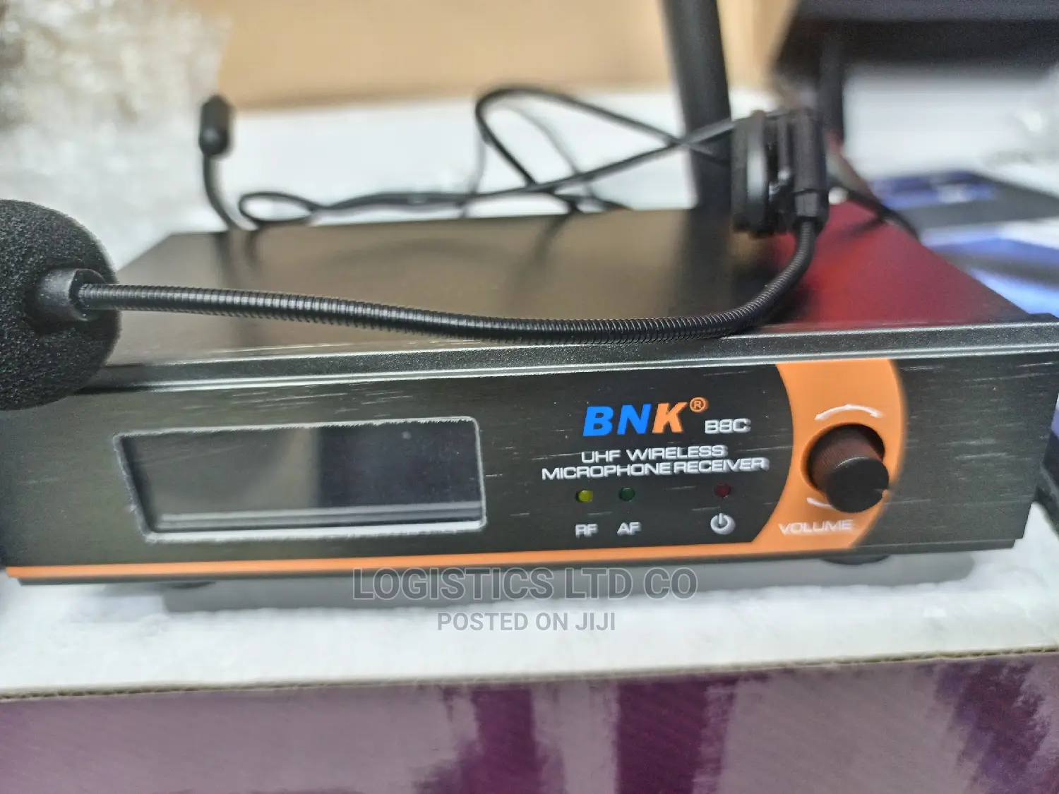BNK 88c Uhf Wireless Microphone