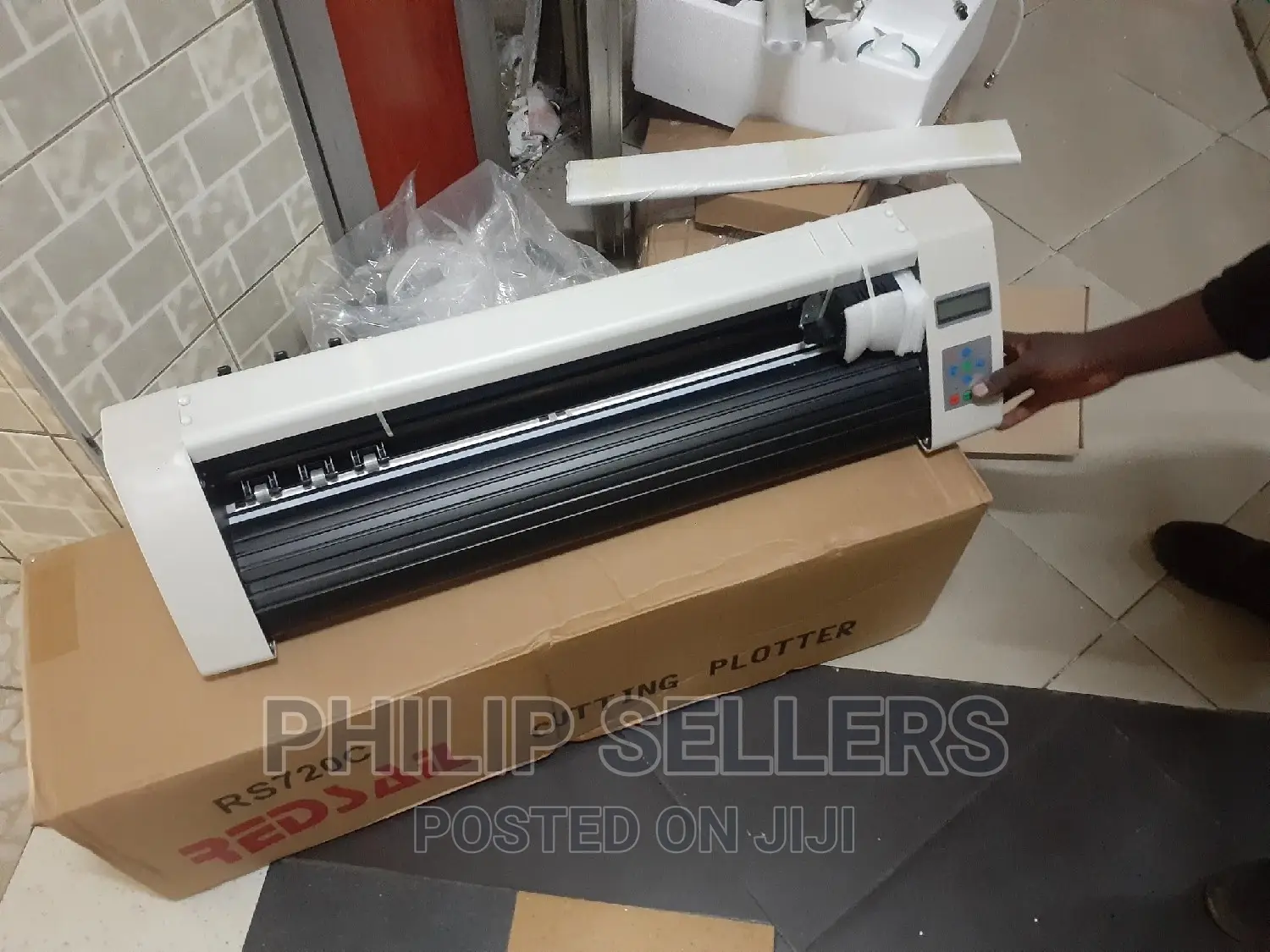 24" Vinyl Cutting Plotter Is Used to Cut All Kinds of Pict