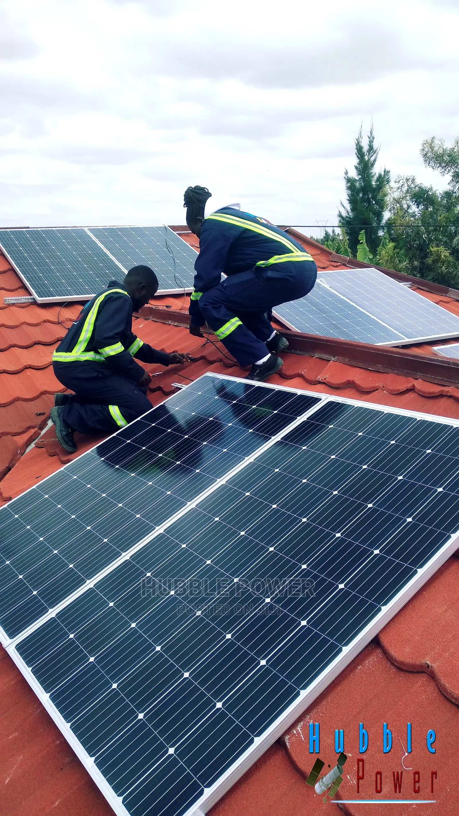 Instalations of Solars Batteries Hybrid System