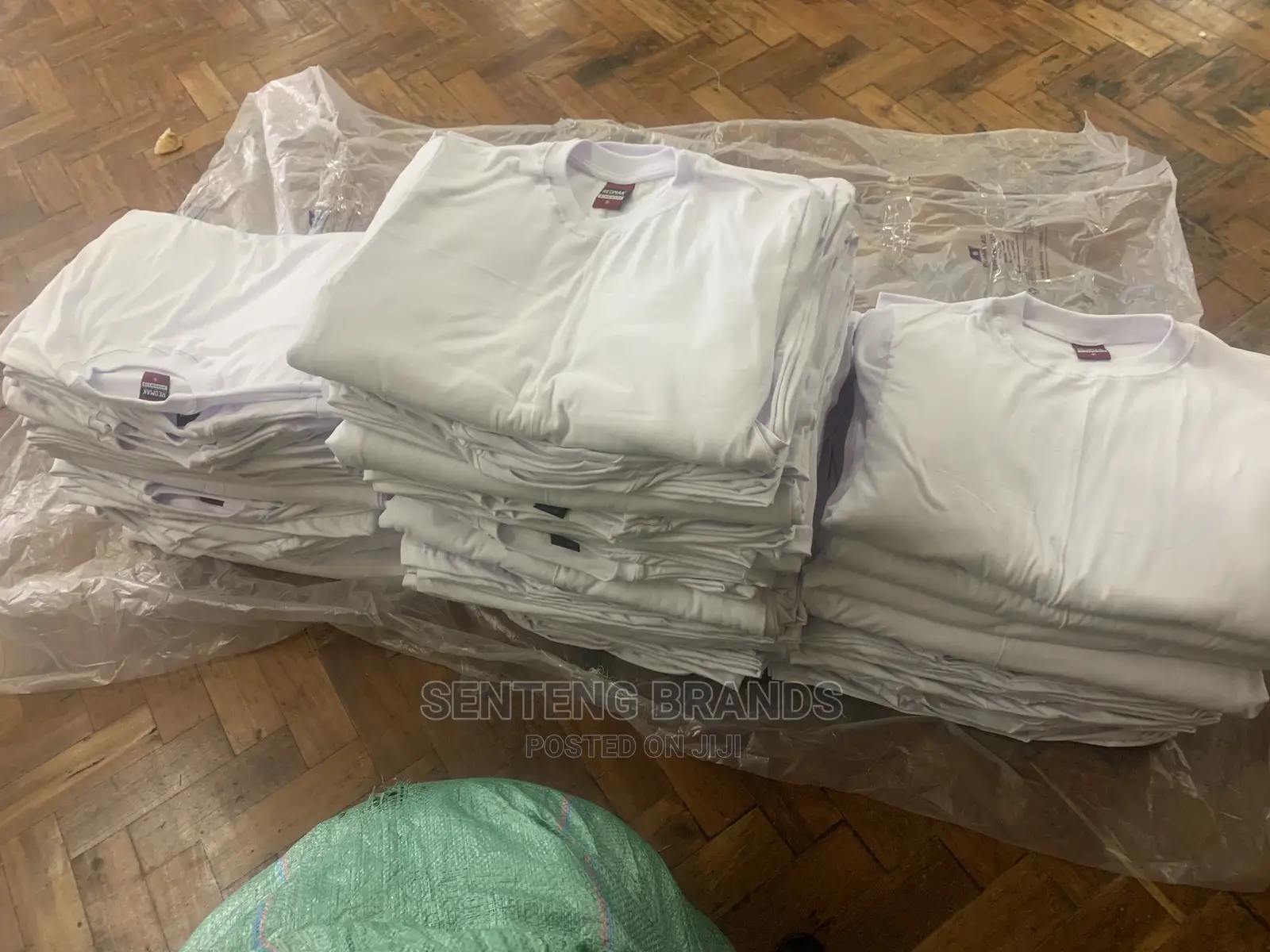White Plain Cotton Tshirts in Large Supplies