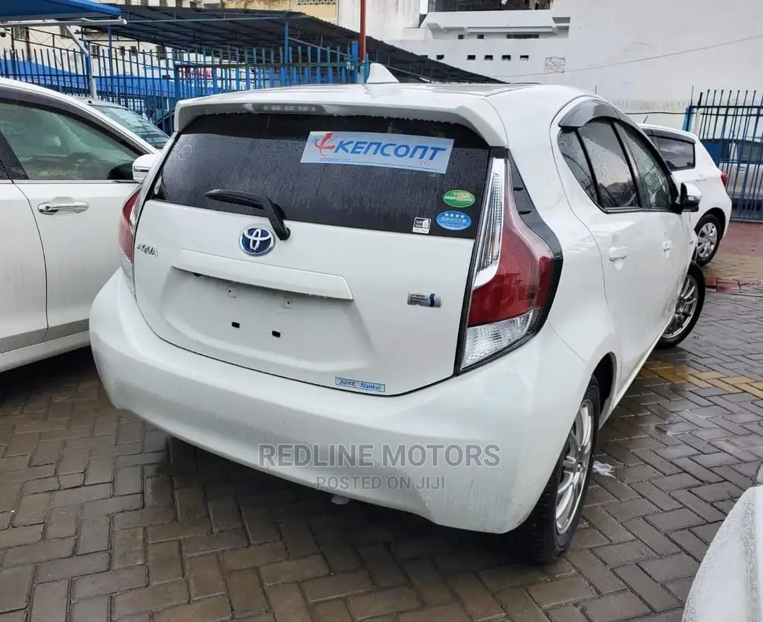 Toyota Aqua 2016 Pearl