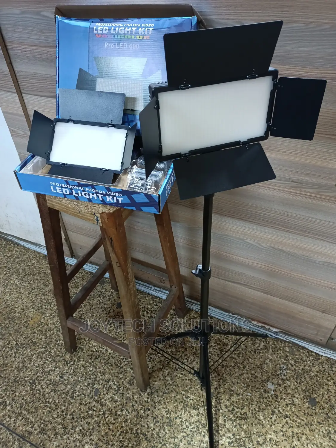 Pro Led 600 Vedio Lights. With Two Batteries and Chargers