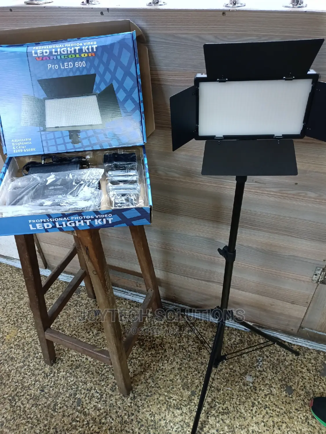 Pro Led 600 Vedio Lights. With Two Batteries and Chargers