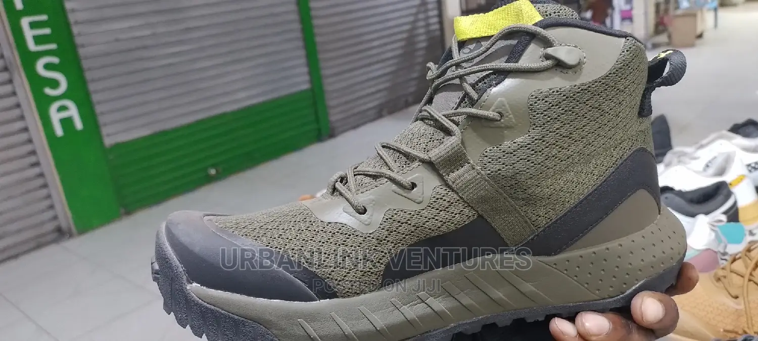 Under Armour Sneakers Boots