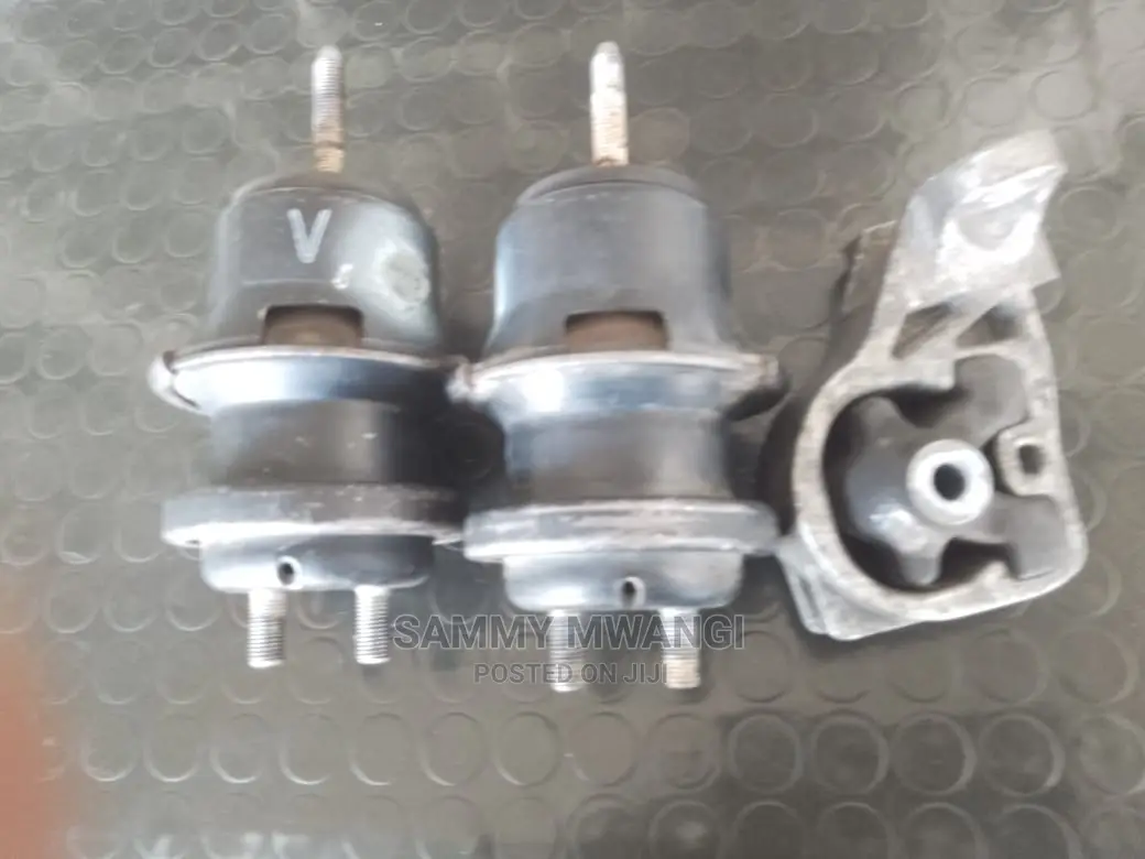 Subaru Legacy Engine Mountain