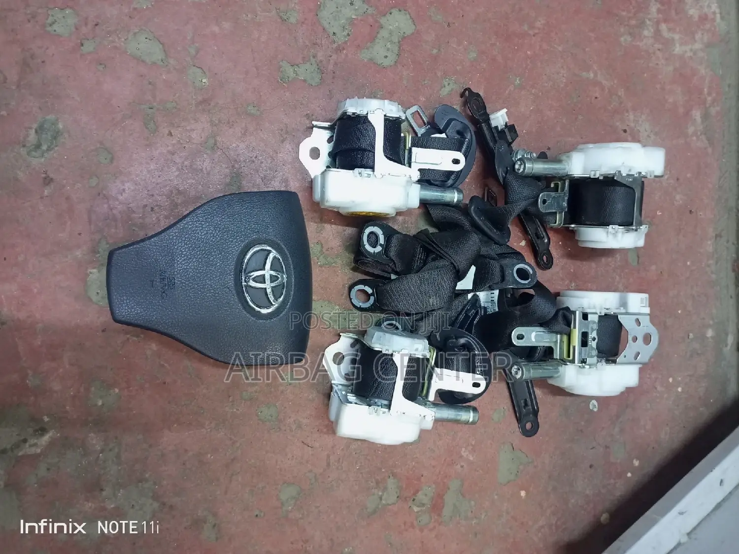 Toyota Noah 2018 Safety Belts and Steering Airbags