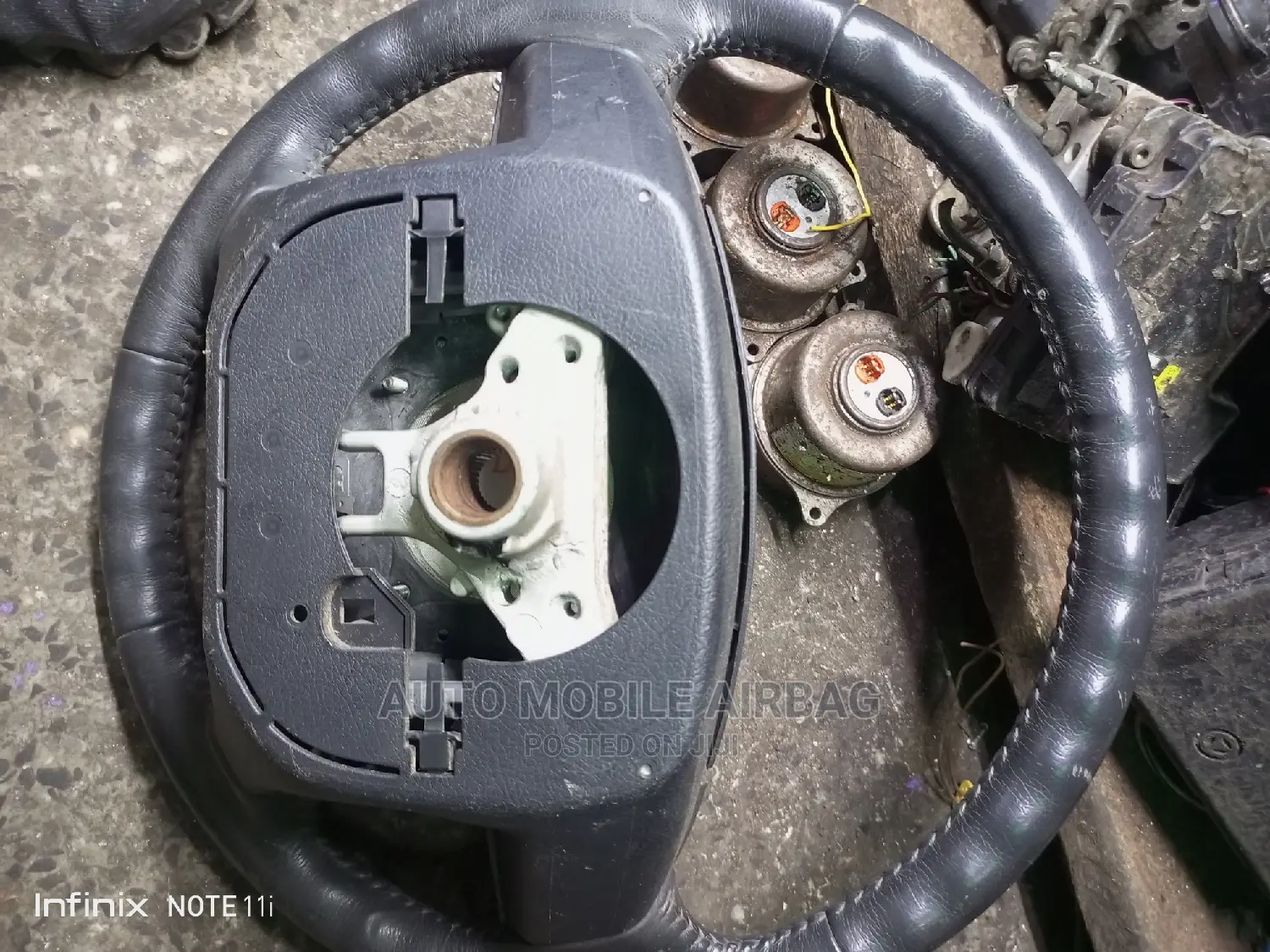 Toyota Estima Steering Airbags