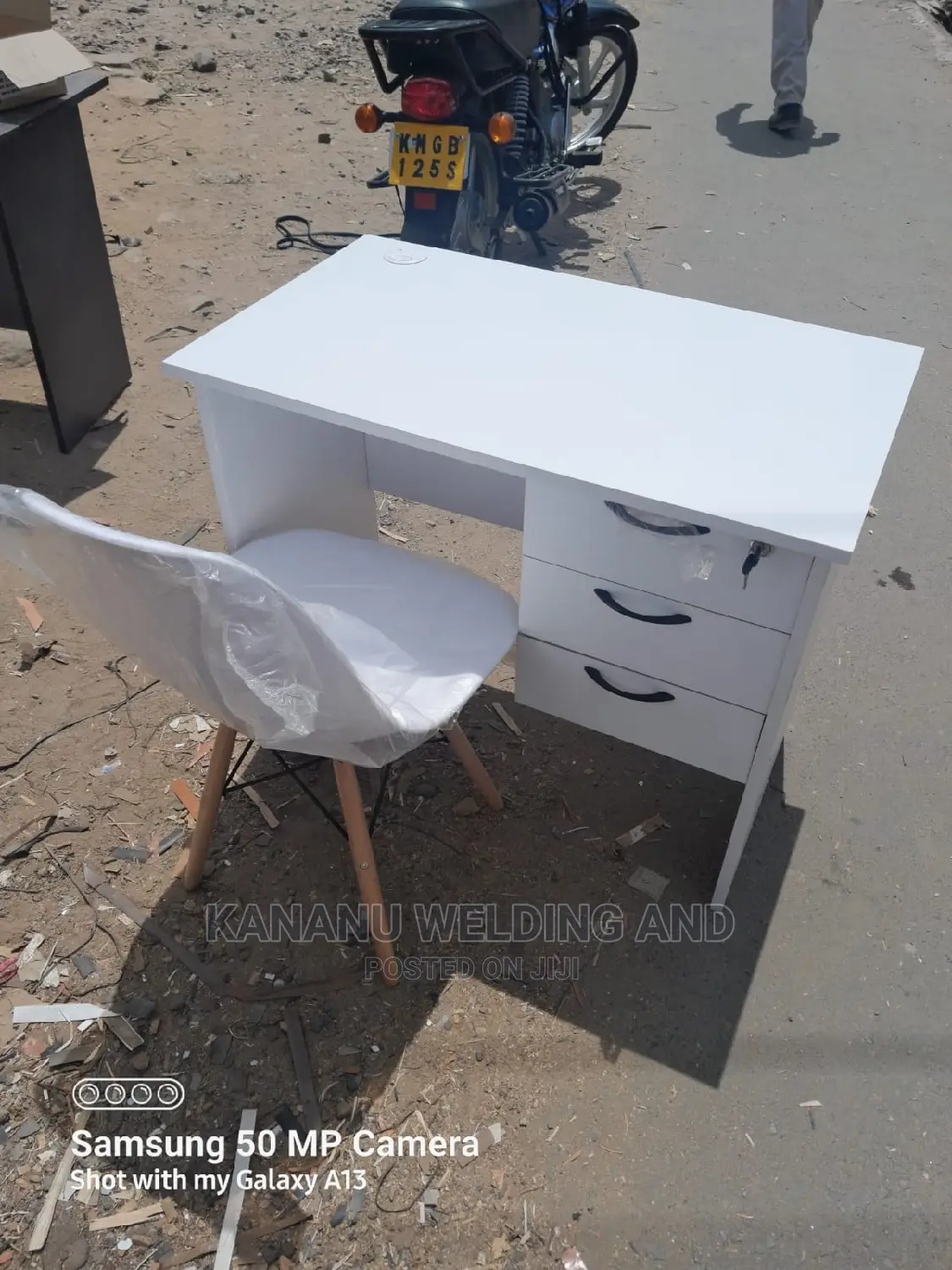 Office Desk +Eames Chair