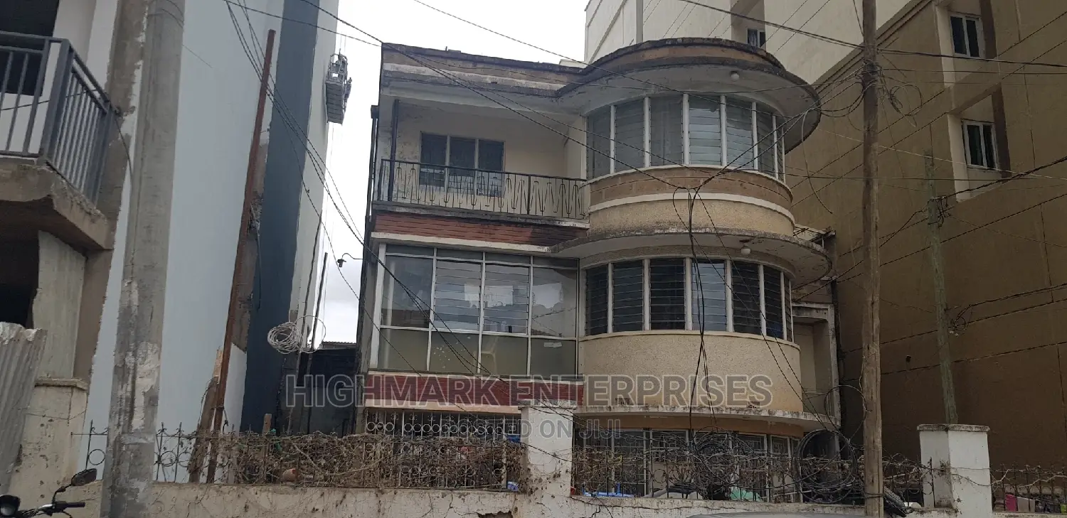 8 Bedroom House for Sale in South C