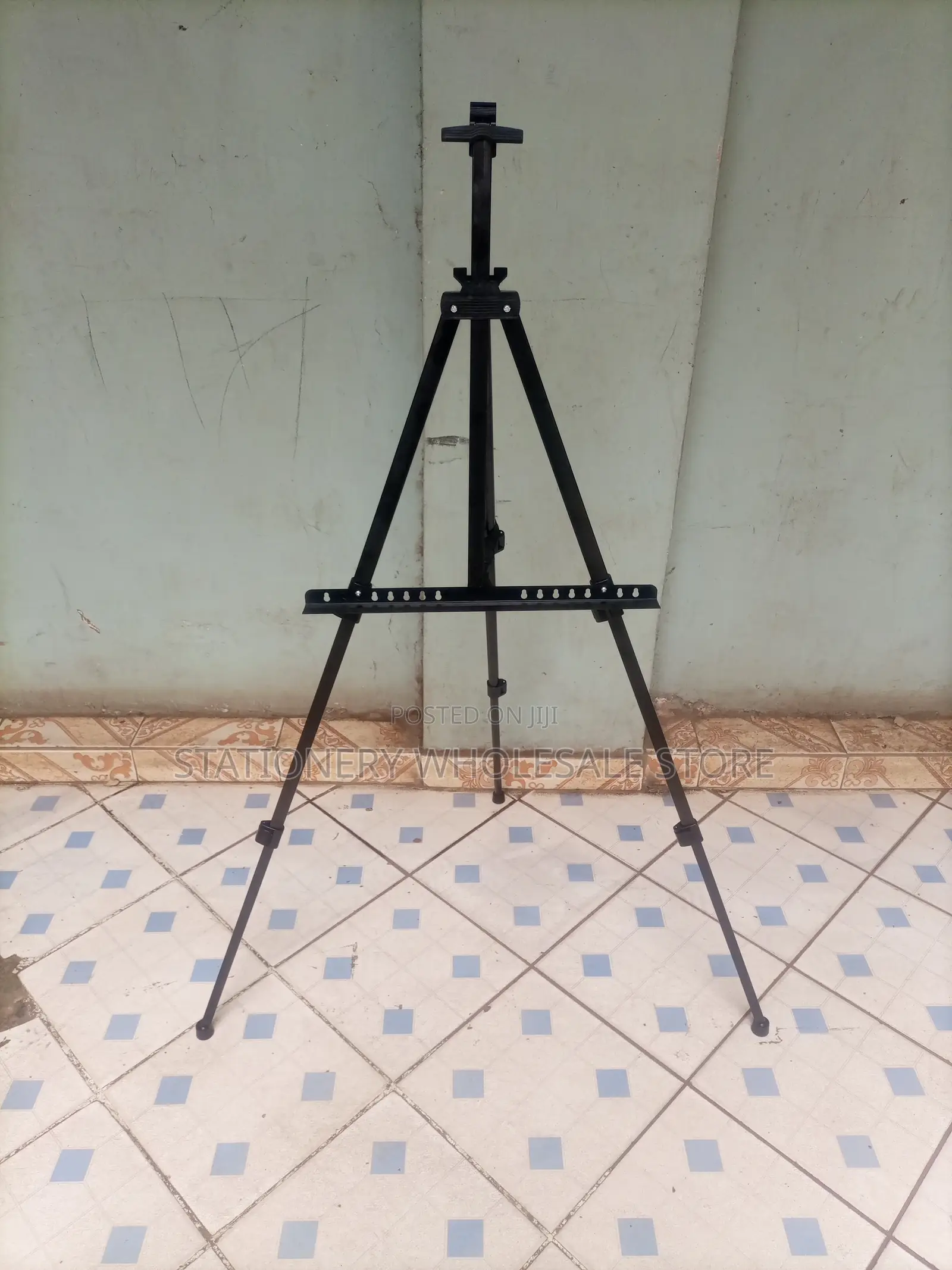 Adjustable Height Tripod Stand