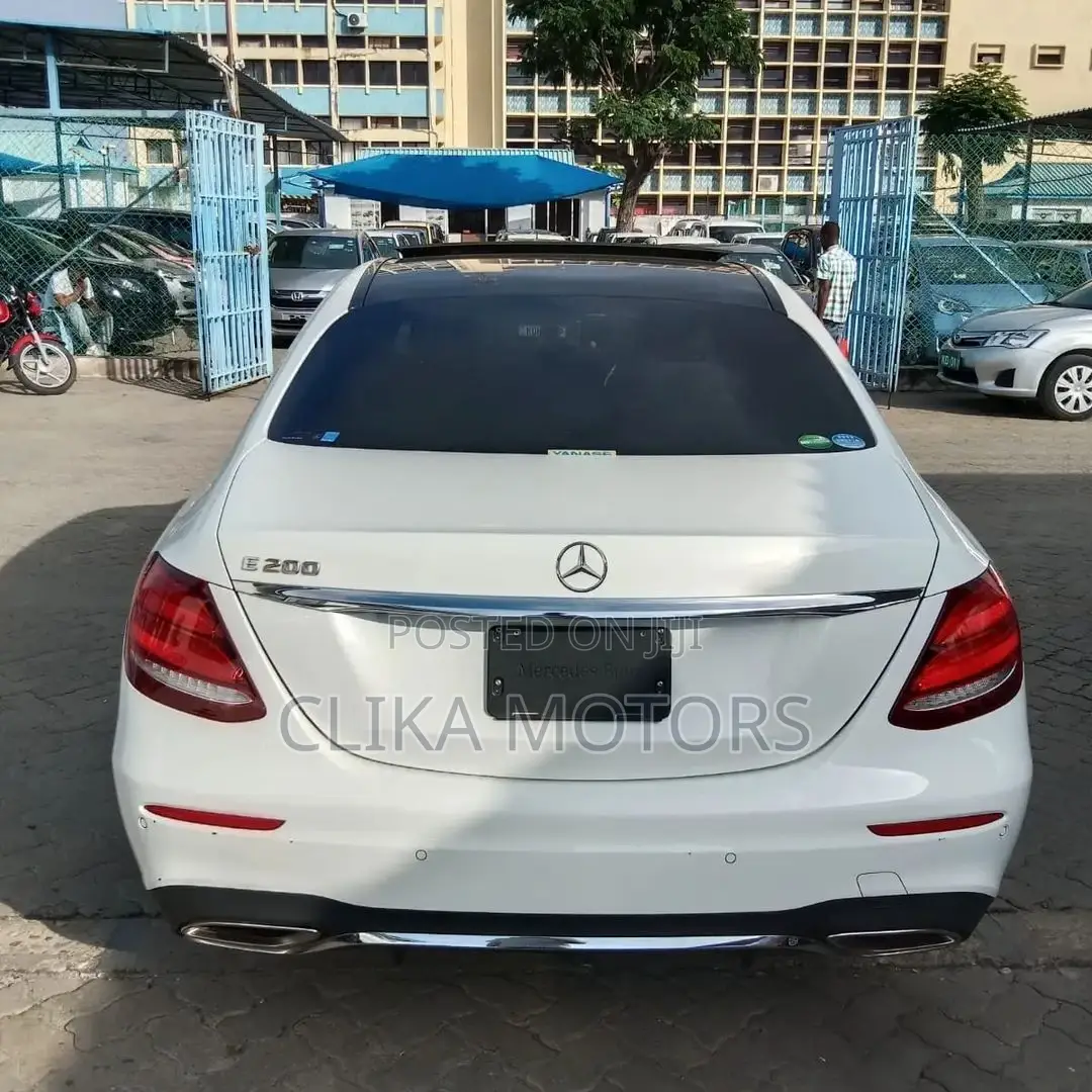 Mercedes-Benz E200 2016 Pearl