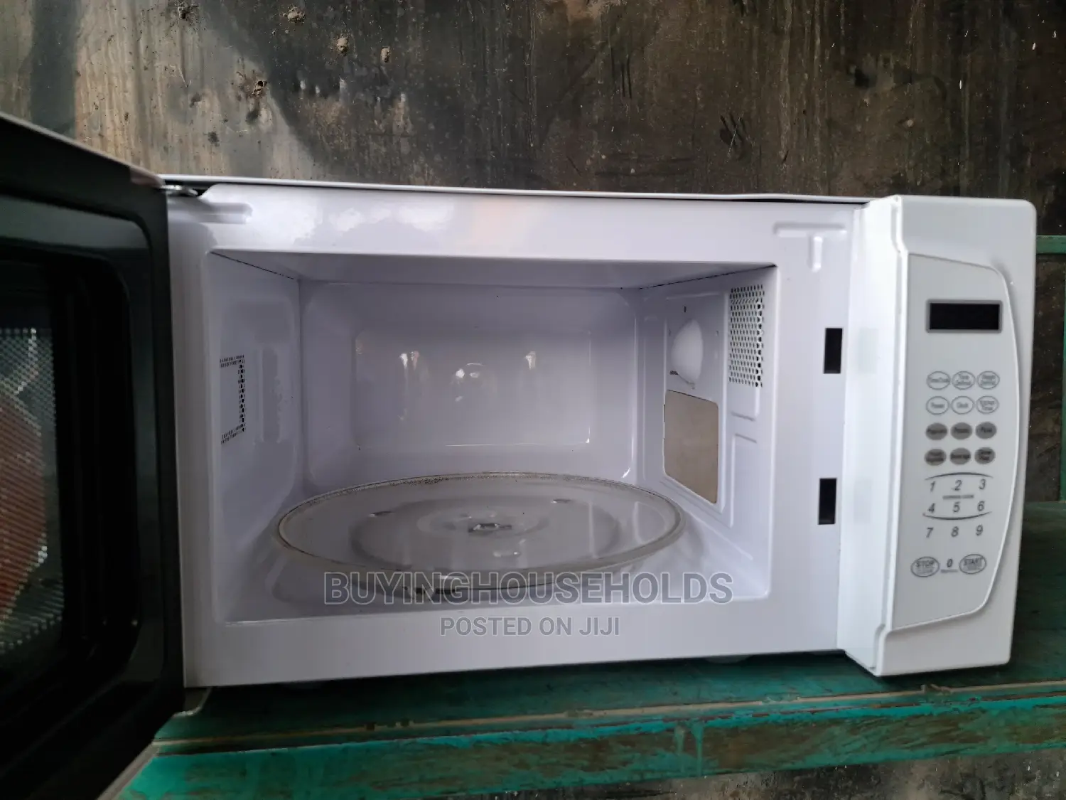 Ramtons Microwave(White)