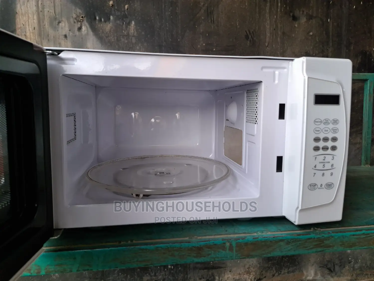 Ramtons Microwave(White)