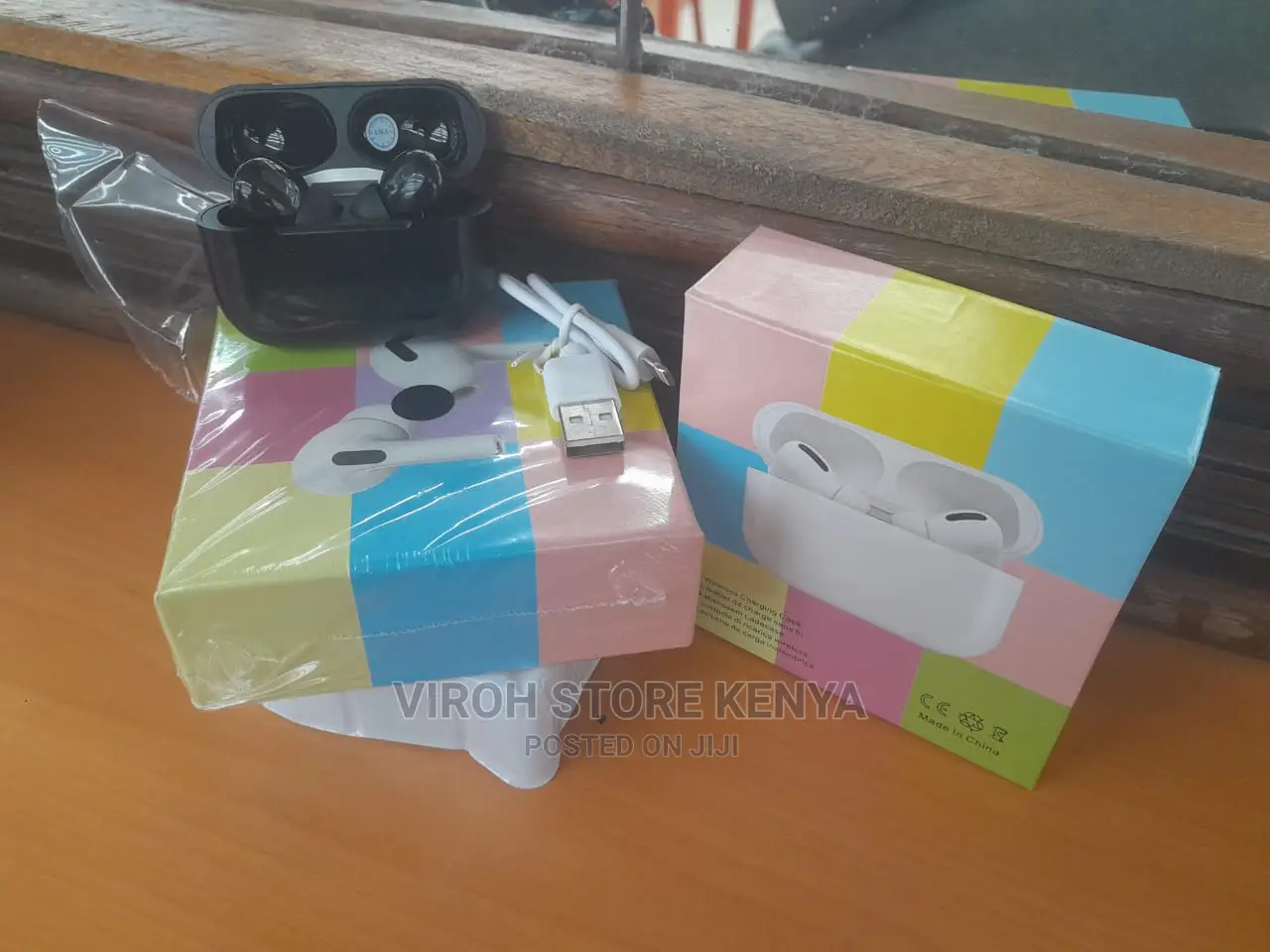 Black iPhone Charging Wireless Earbuds