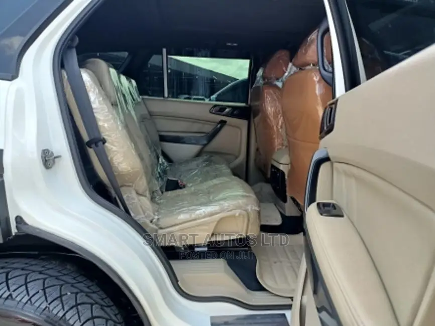 Ford Everest 2016 White