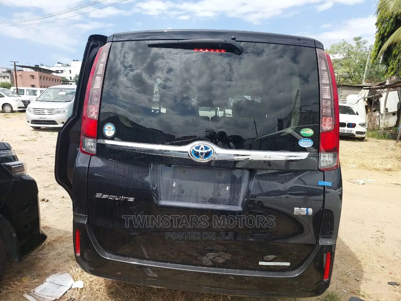 Toyota Esquire 1.8 FWD Hybrid (7 seater) 2017 Black