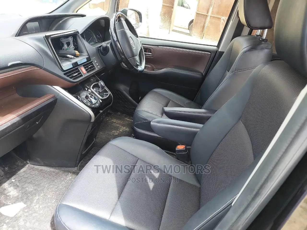 Toyota Esquire 1.8 FWD Hybrid (7 seater) 2017 Black