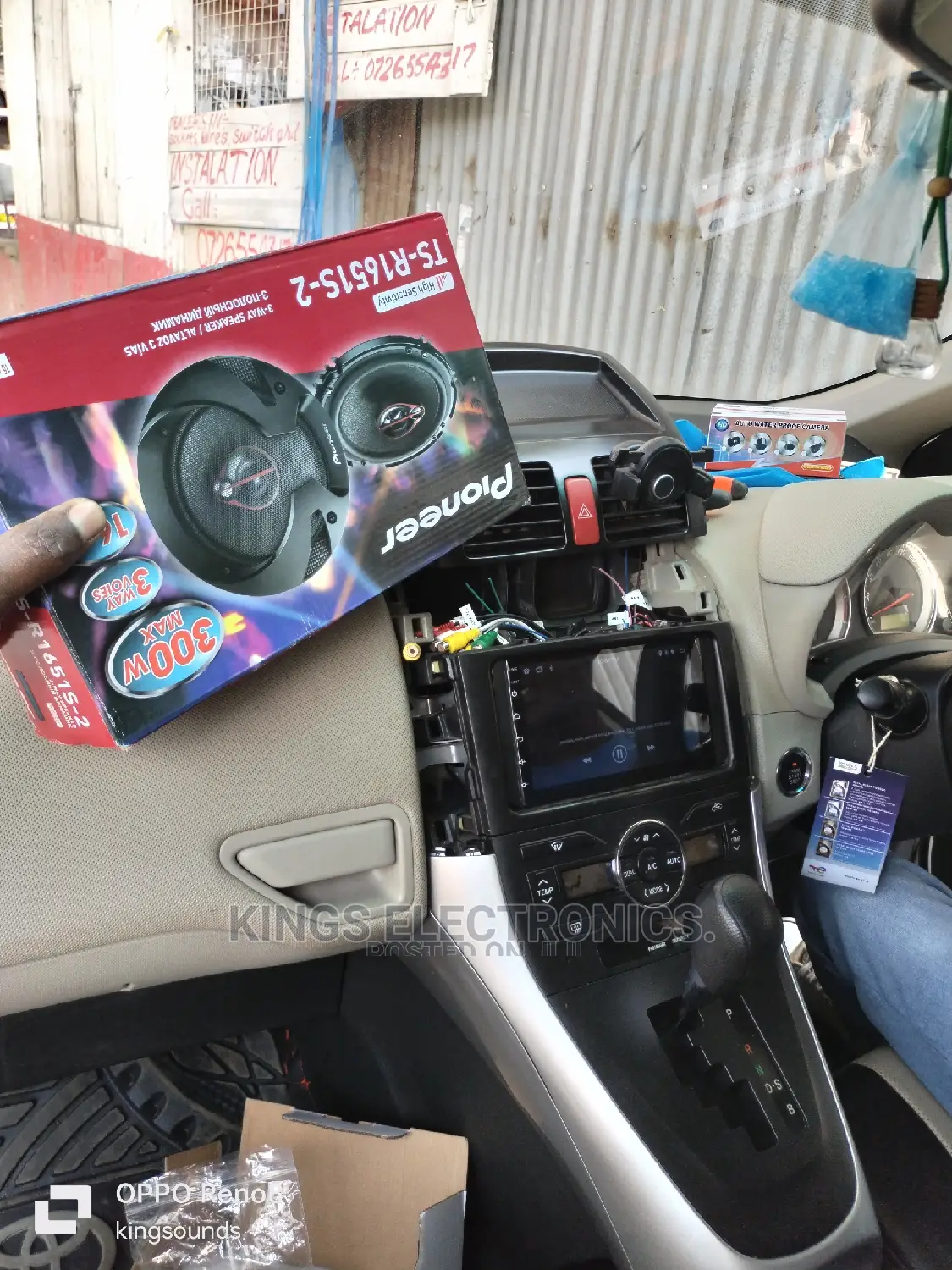 Toyota Auris Screen Installation.