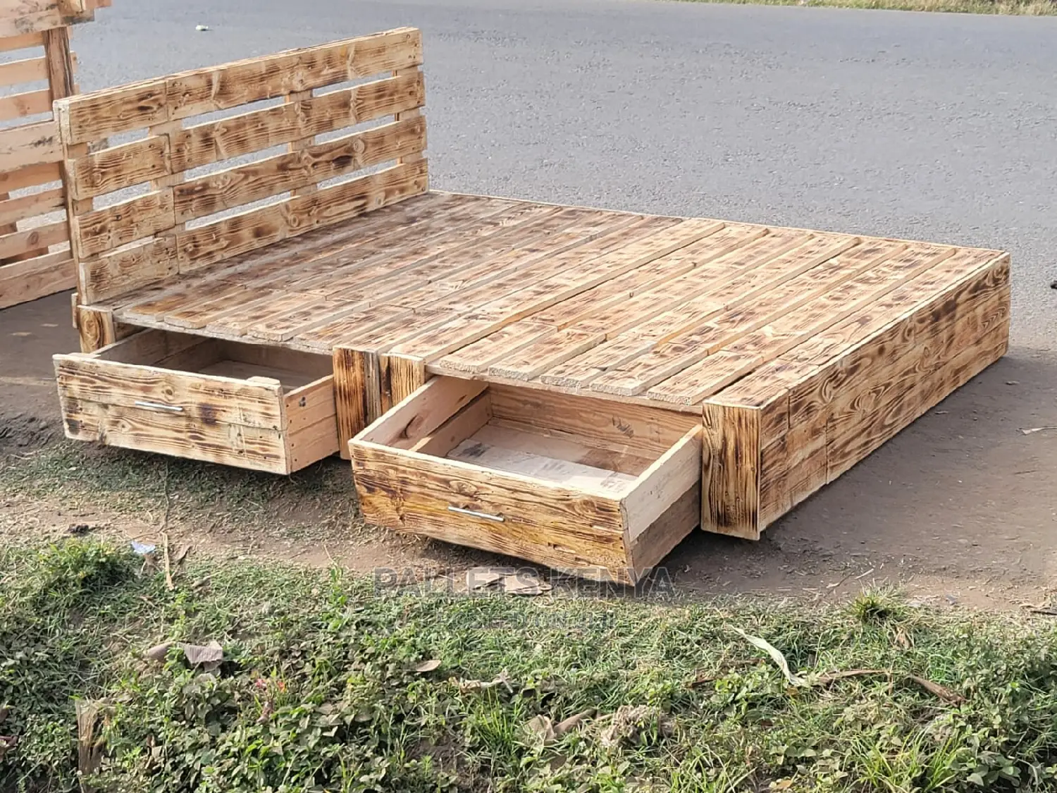 Pallet Bed 5*6- With Drawers(Dmc)