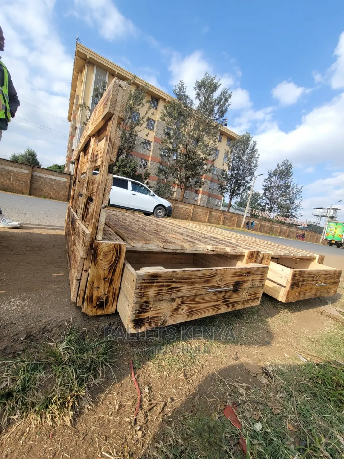 Pallet Bed- 5*6 With Drawers ( TLG)