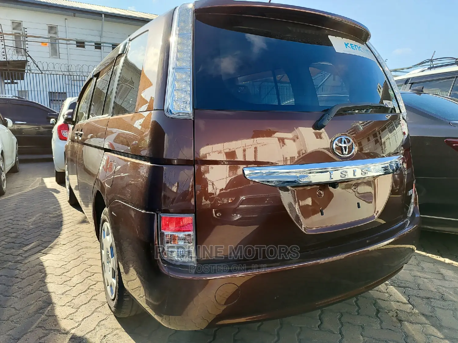 Toyota ISIS 1.8 L G-edition 4WD 2016 Brown