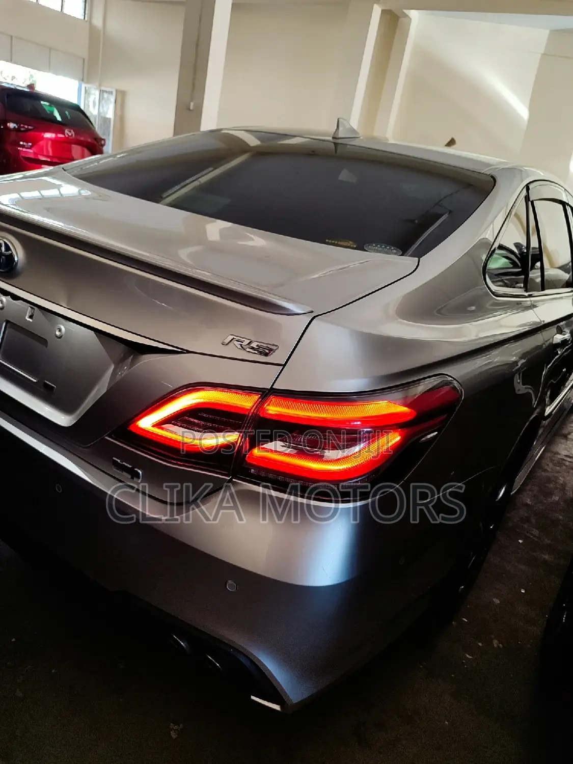 Toyota Crown 2017 Silver