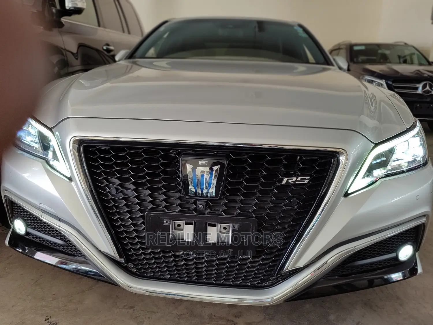 Toyota Crown 2017 Silver