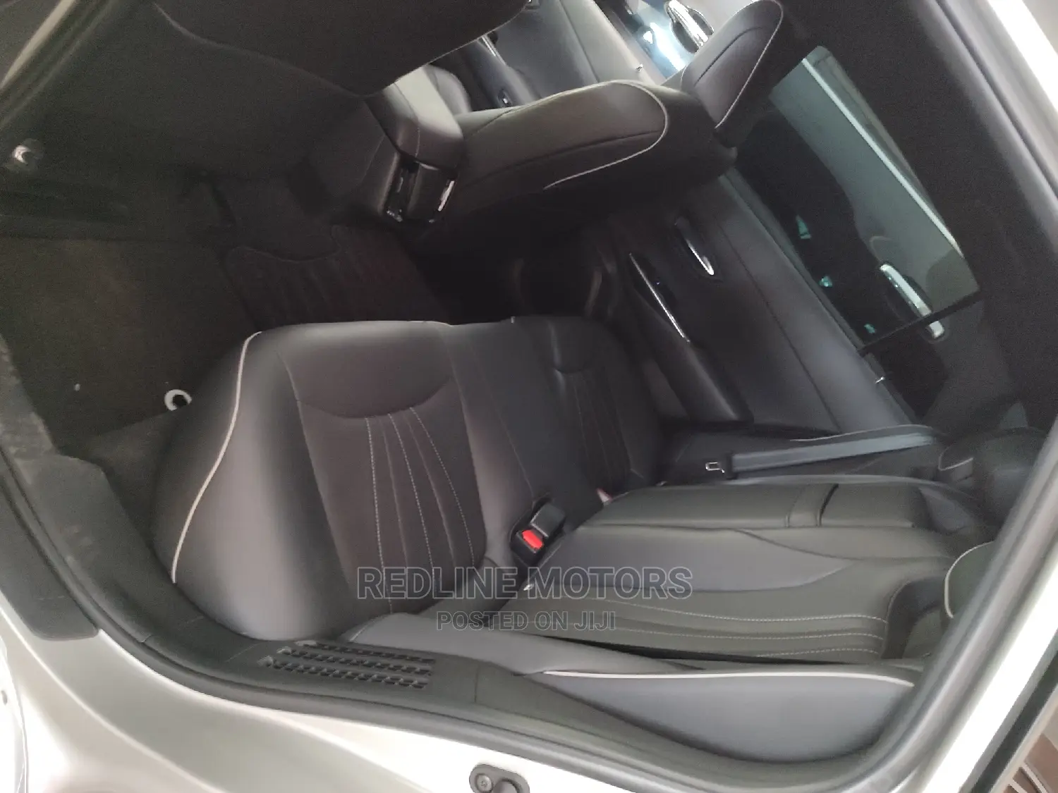 Toyota Crown 2017 Silver