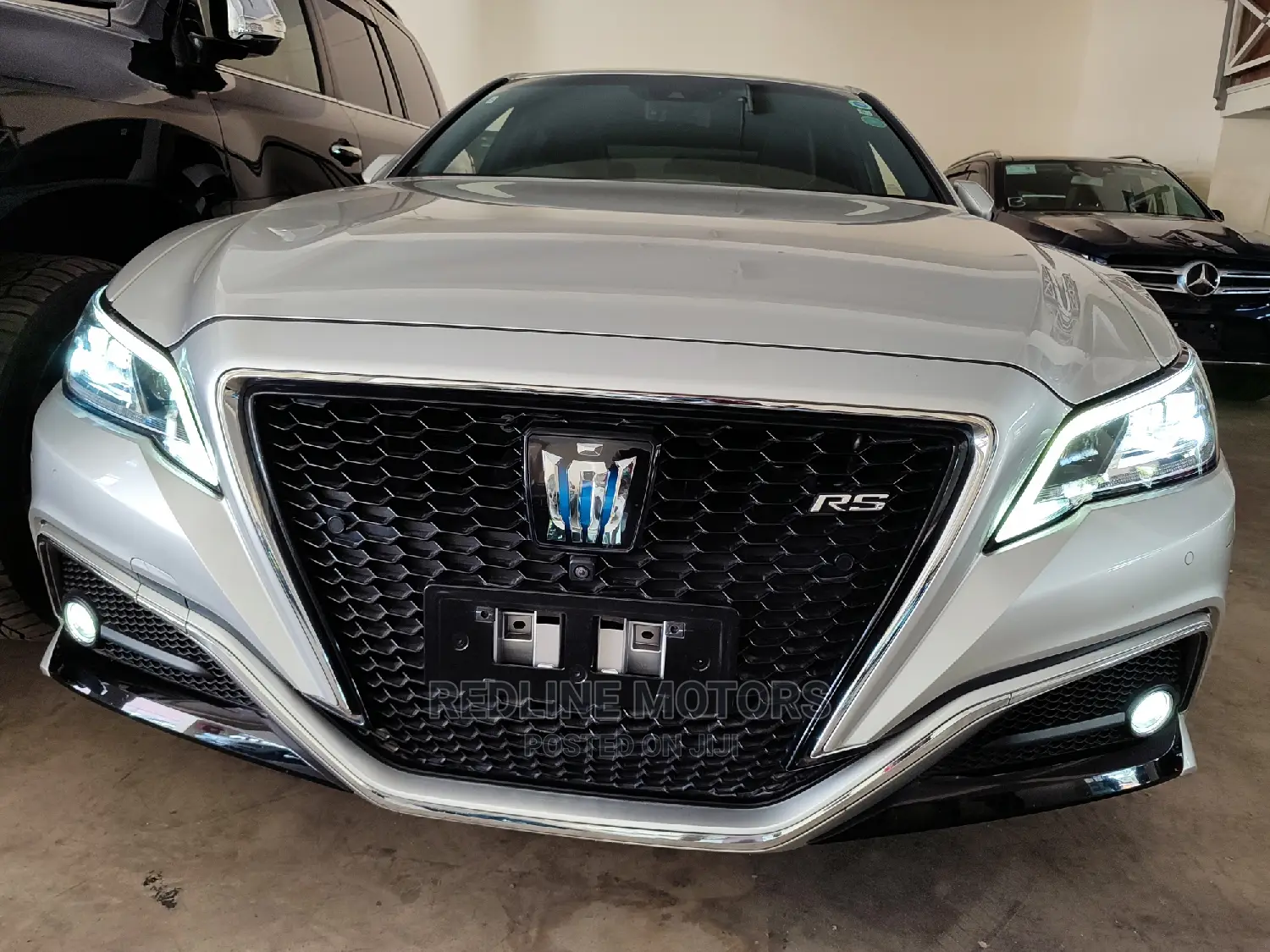 Toyota Crown 2017 Silver