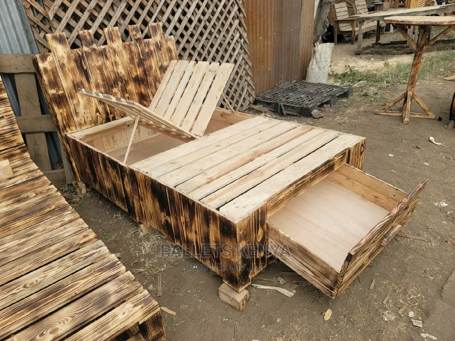 Pallet Bed- Detachable 4*6.