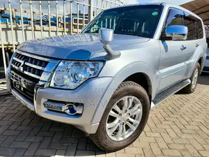 Silver 2016 Mitsubishi Pajero V80 3.2 DI-D: Powerful Off-Roader