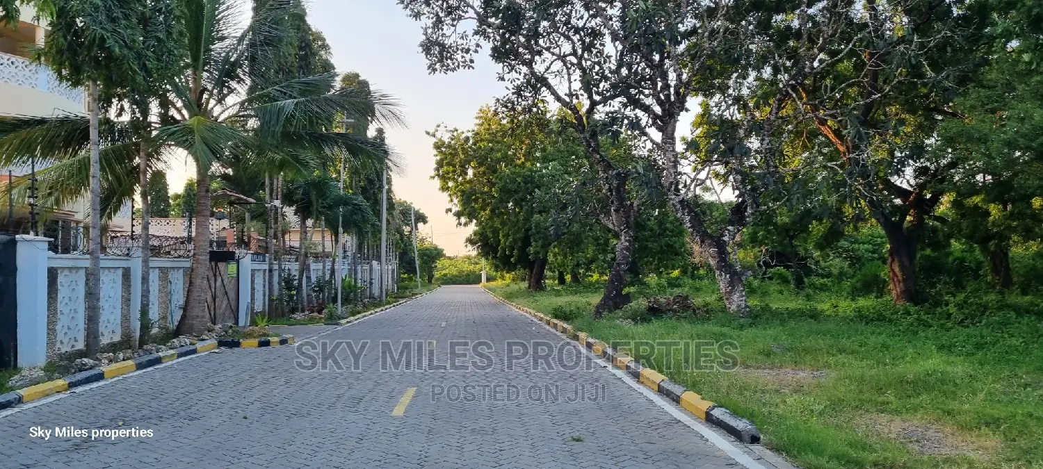 Serena,1/8 Plots on Sale