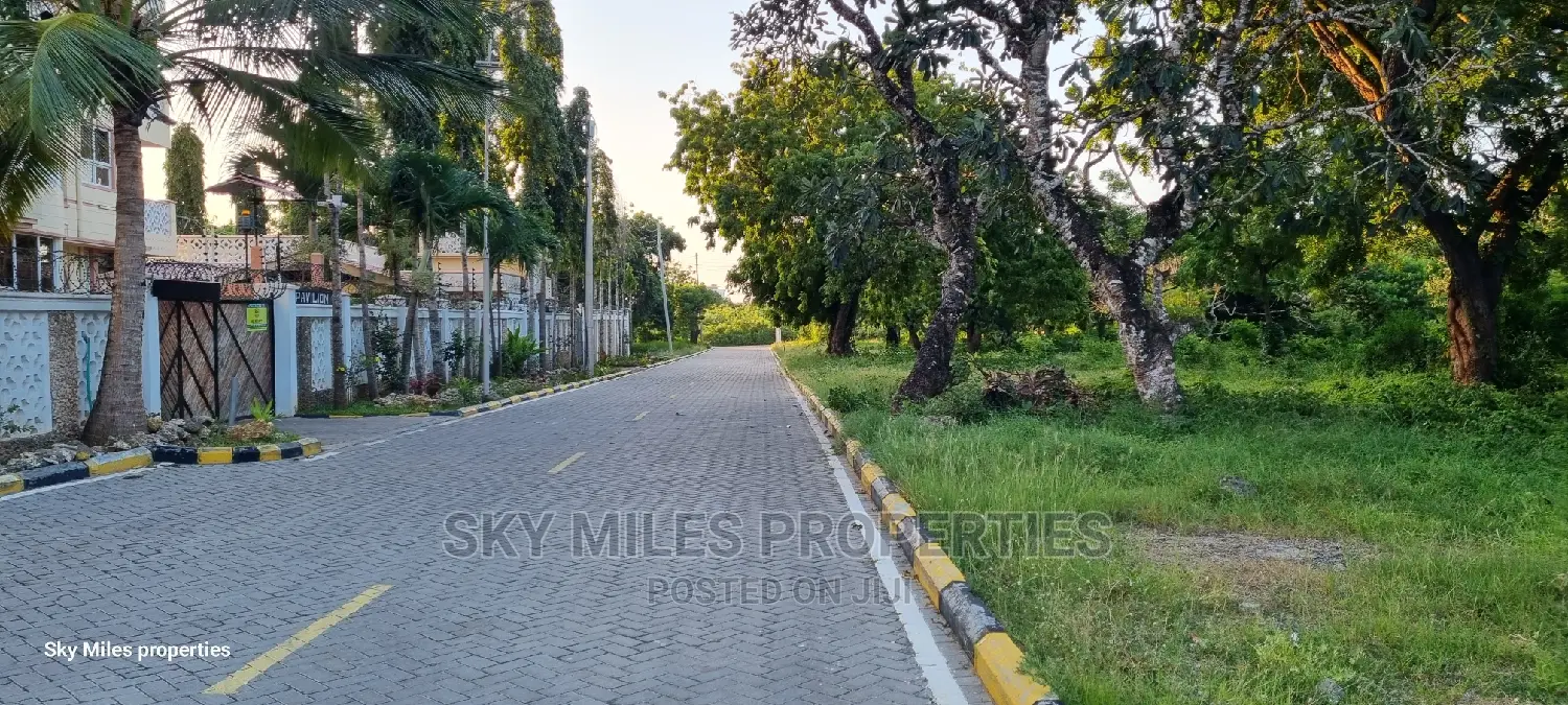 Serena,1/8 Plots on Sale