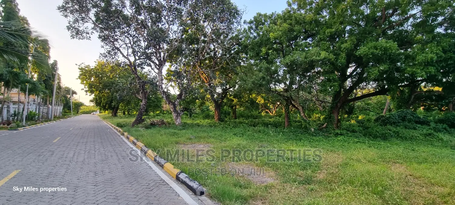 Serena,1/8 Plots on Sale