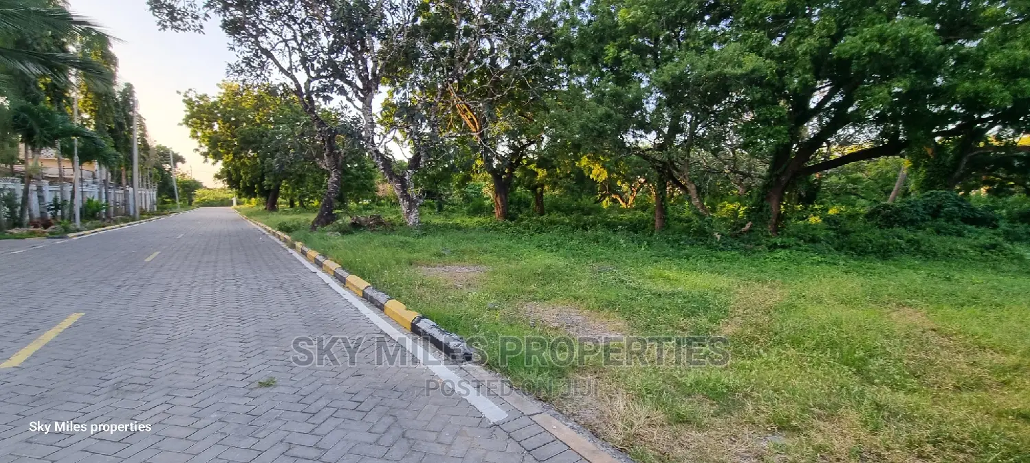 Serena,1/8 Plots on Sale
