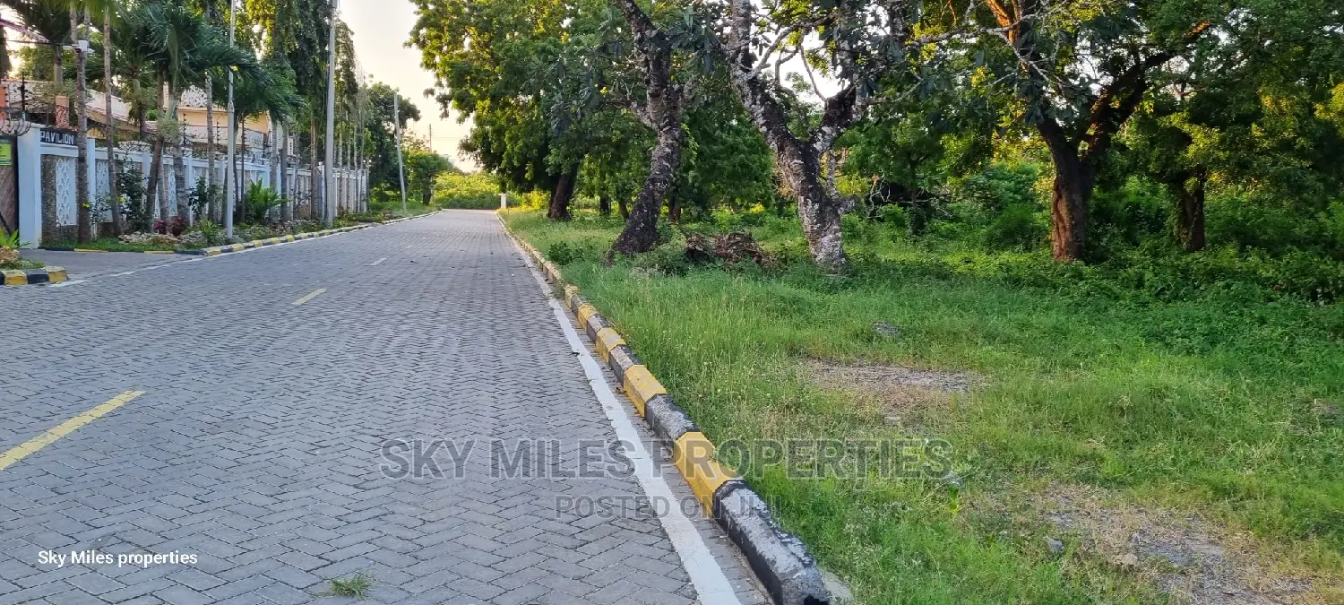 Serena,1/8 Plots on Sale
