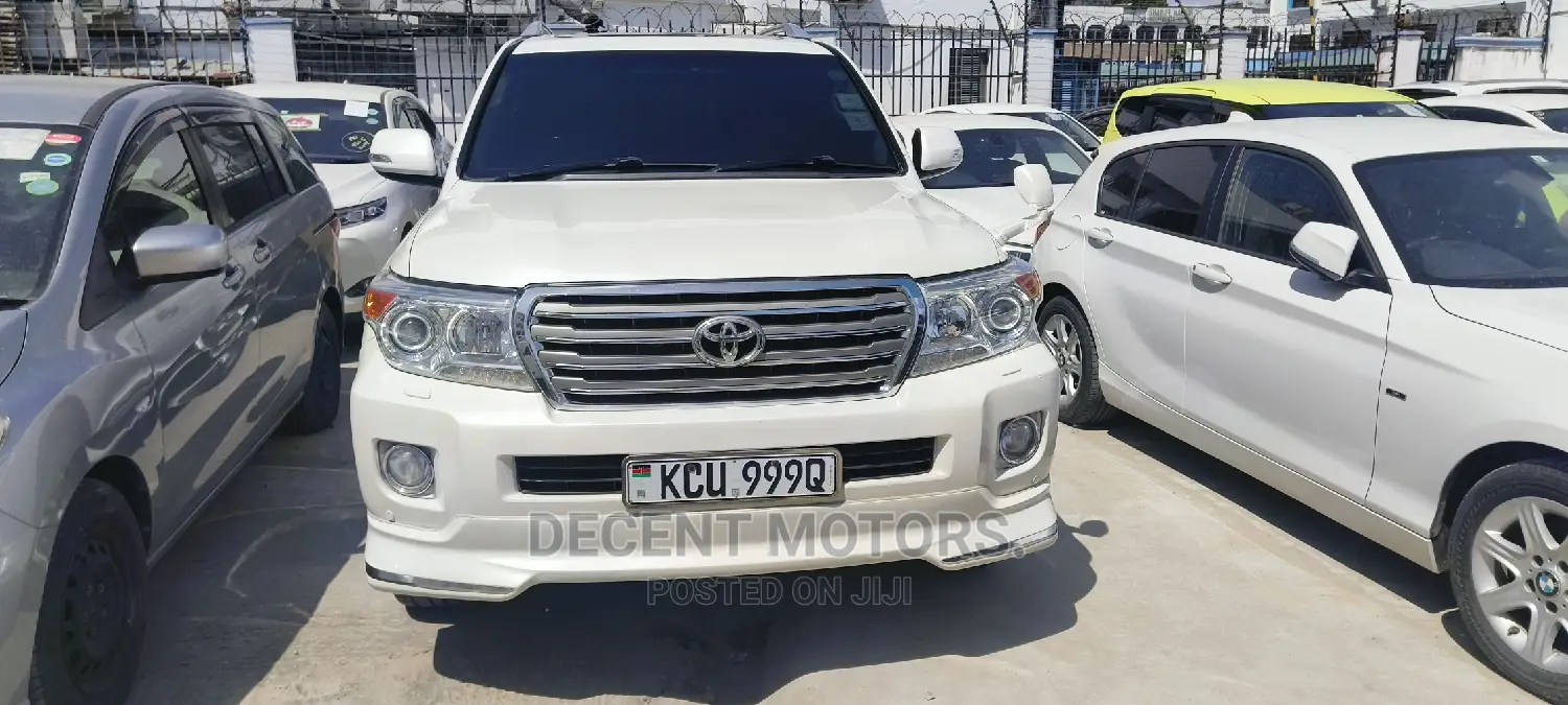 Toyota Land Cruiser 4.6 V8 ZX 2013 White
