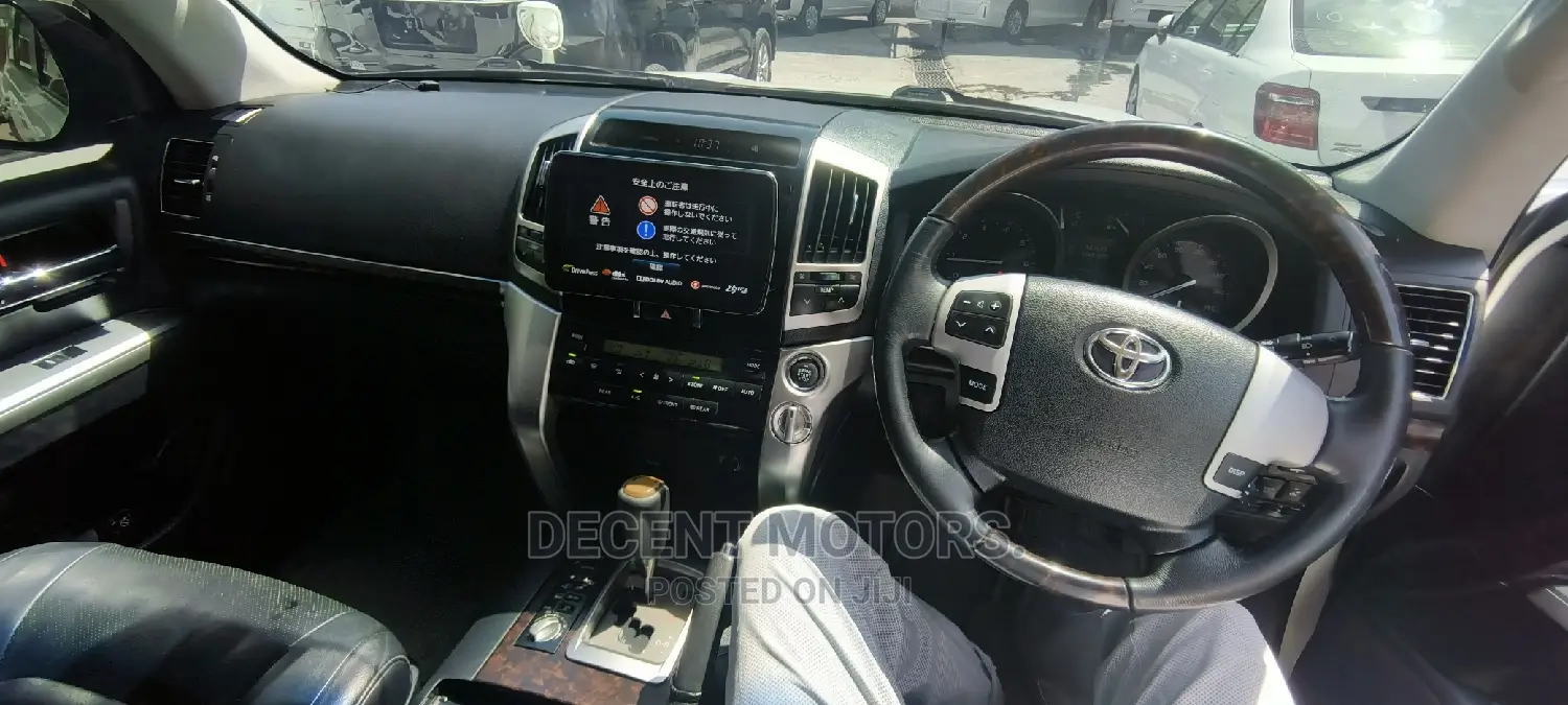 Toyota Land Cruiser 4.6 V8 ZX 2013 White