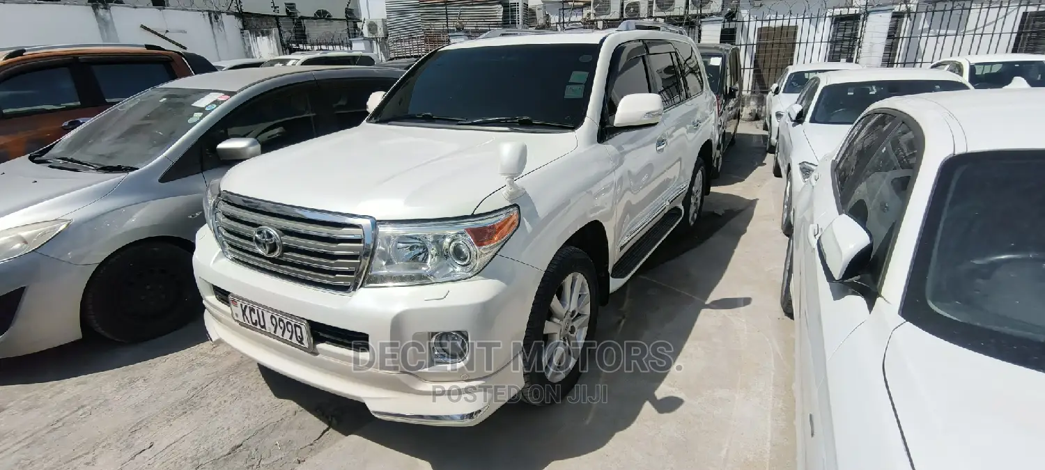 Toyota Land Cruiser 4.6 V8 ZX 2013 White