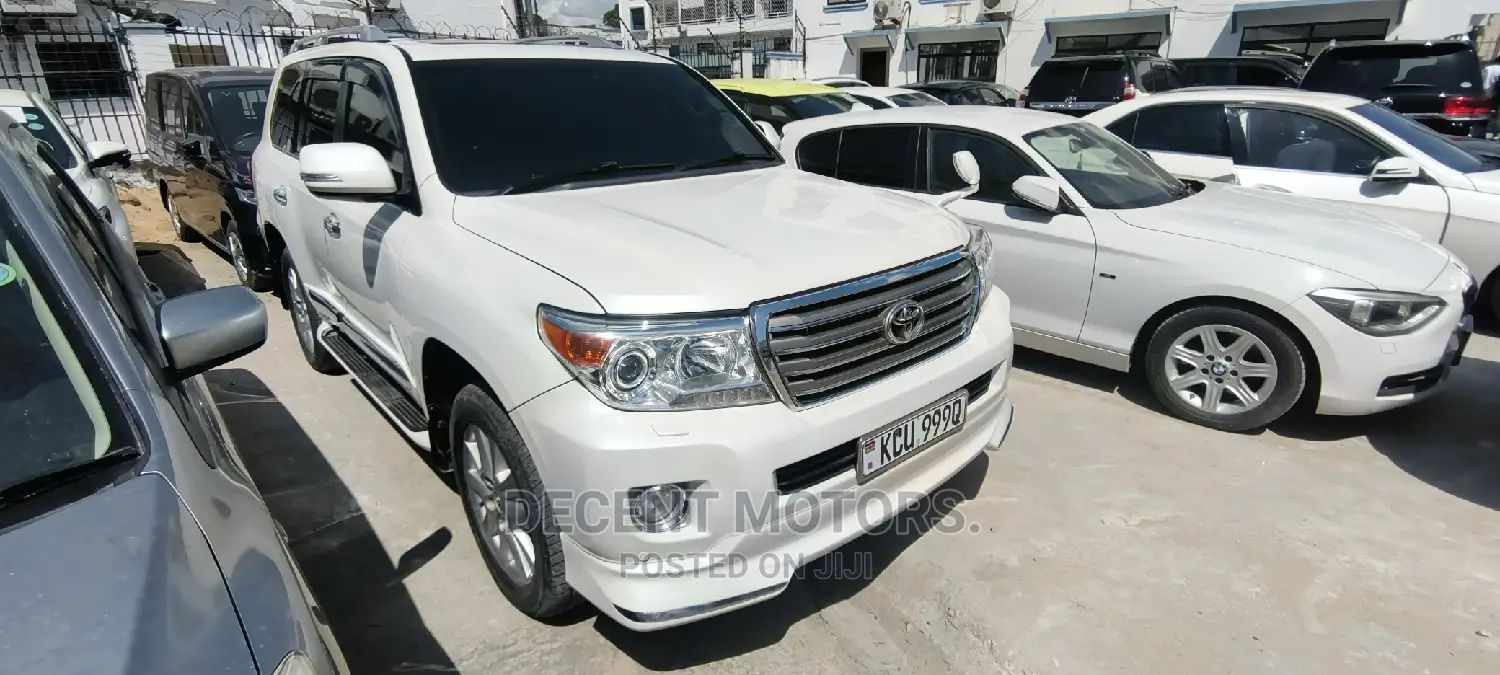 Toyota Land Cruiser 4.6 V8 ZX 2013 White