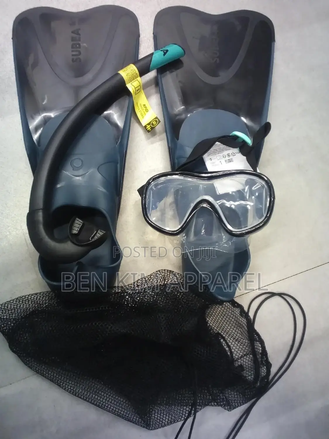 Water Sports Snorkeling Kit Fins Mask and Snorkel With Bag