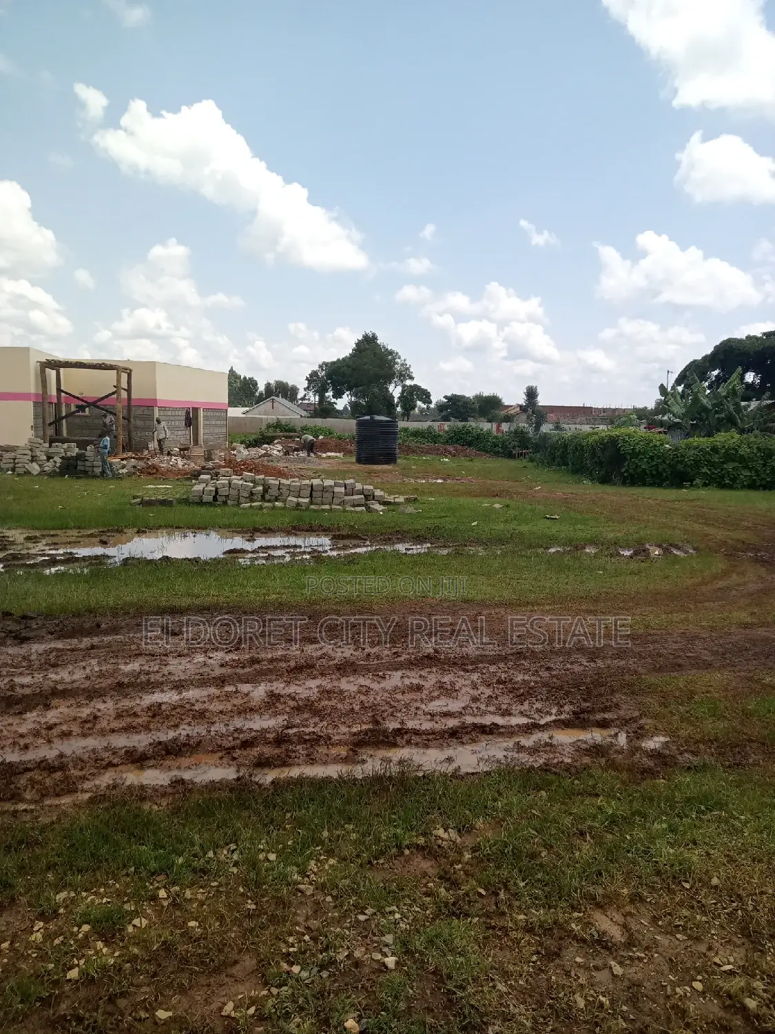 1/8 Plots Langas Less Than 200metres From Tarmac
